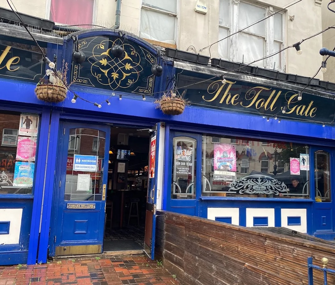 The Toll Gate pub front on Turnpike Lane